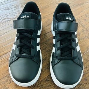 Unisex ADIDAS kids sneakers